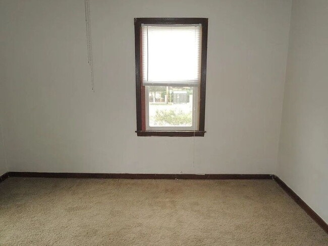 Building Photo - 1975 E Washington Ave