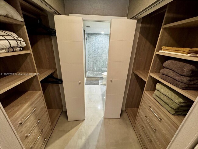 Building Photo - 19555 E Country Club Dr