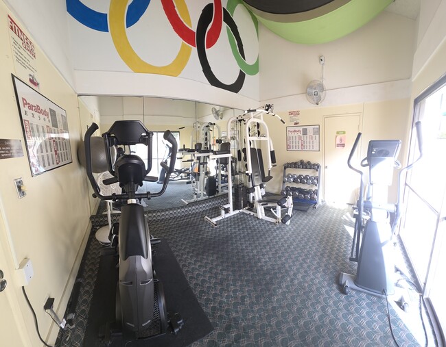 Building Photo - 6455 La Jolla Blvd