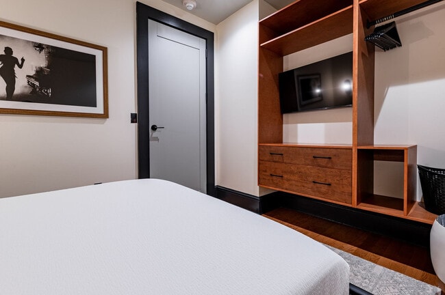 Building Photo - 1011 Canal St