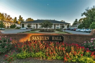 Building Photo - Townhome Close to MTSU