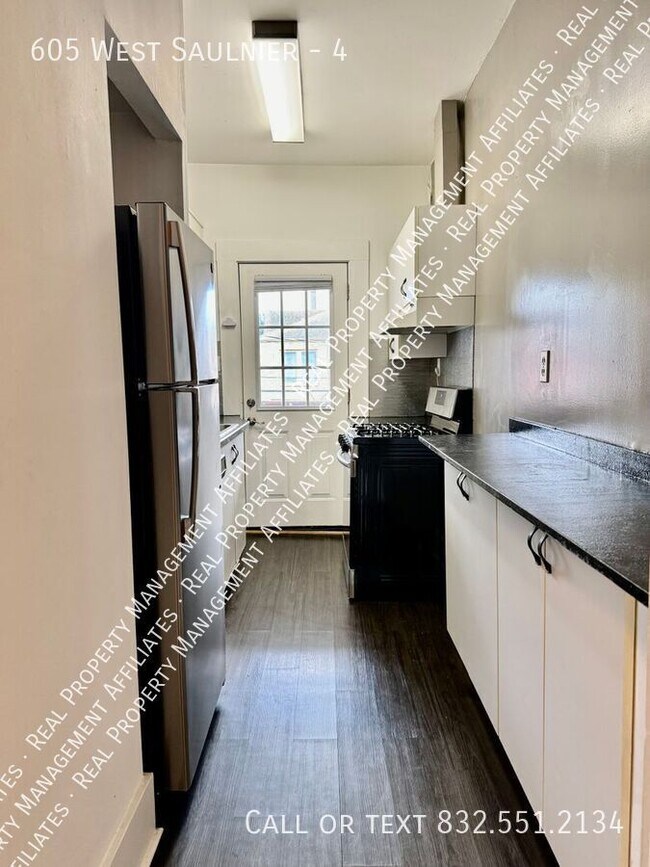 Building Photo - 605 West Saulnier-4