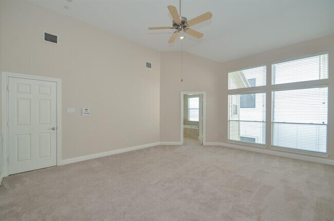 Building Photo - 703 Detering St