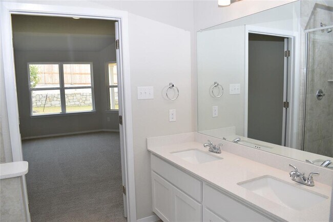 Building Photo - 208 Shugart St