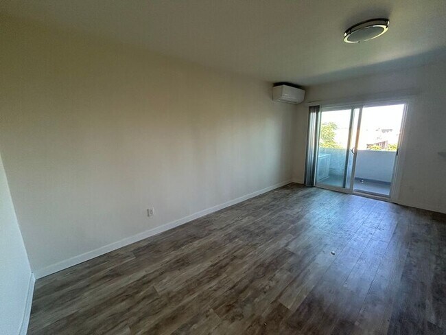 Building Photo - 10205 Pinewood Ave