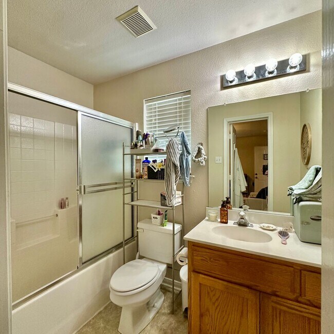 Building Photo - 1018 Bagby Ave