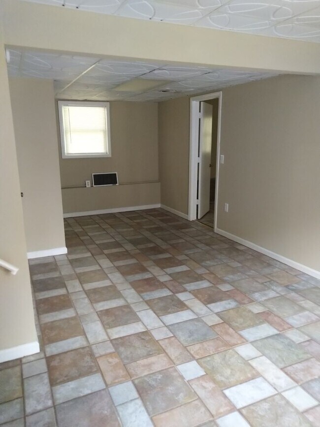 Building Photo - 2425 Justin Dr SW