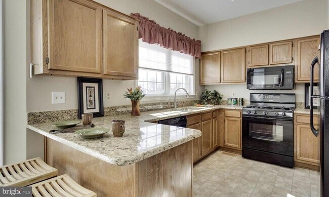 Building Photo - 5511 Village Center Dr