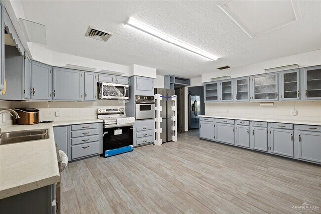 Building Photo - 812 Voltz Ln
