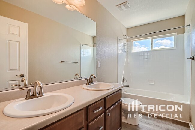 Building Photo - 4095 Eagle Ridge Way