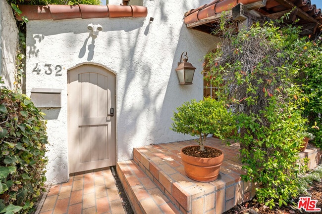 Building Photo - 432 Westbourne Dr