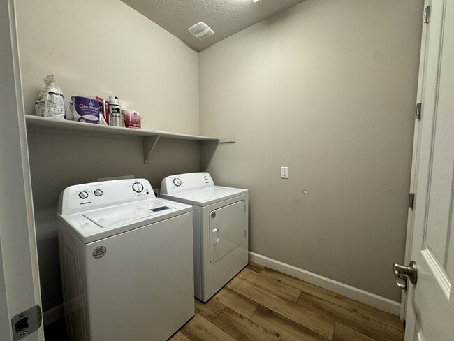 Building Photo - 343 Armitage Way