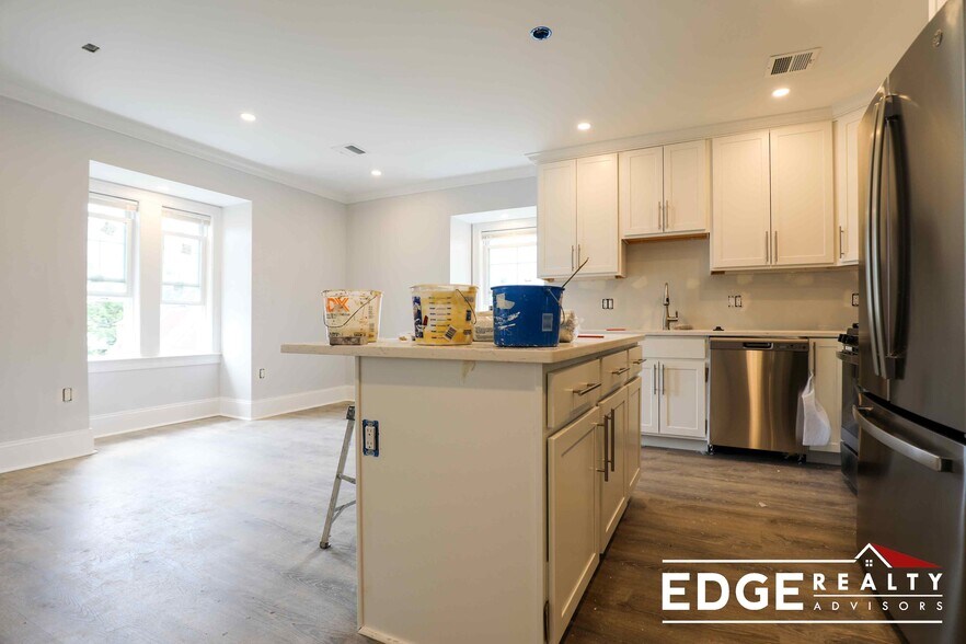 Building Photo - 121 Franklin St