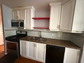 Building Photo - 2 Bedroom, 1.5 Bath, Pet Friendly Gas Heat Outside porch