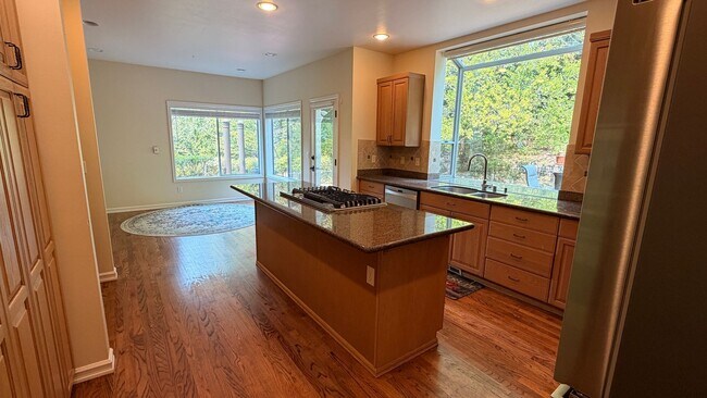 Building Photo - Beautiful Upgraded 4 Bedroom 2.75 Bath Home in Sammamish