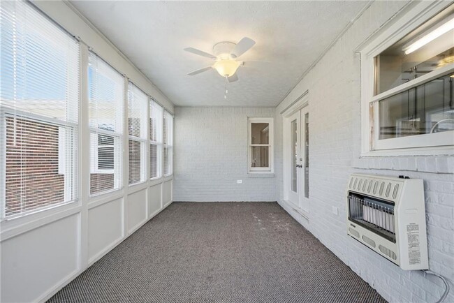 Building Photo - 4663 Calumet Cir NW