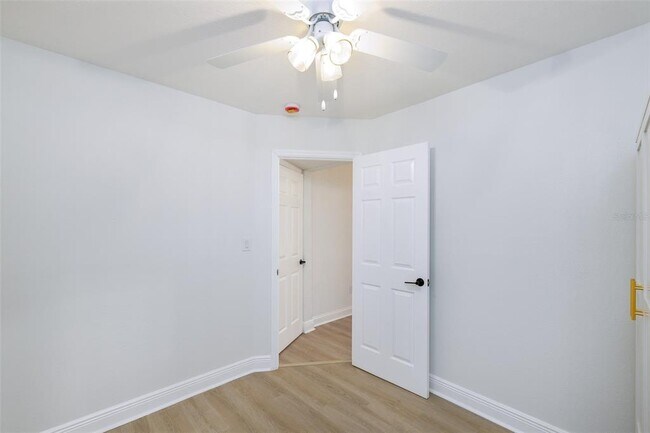 Building Photo - 618 7th Ave N