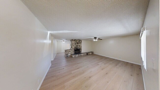 Building Photo - 34840 Iris Ln