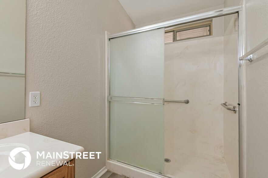 Building Photo - 10614 E Bridgeport St