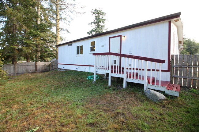 Building Photo - 3 Bed 2 Bath - NAS Whidbey - Pet Friendly
