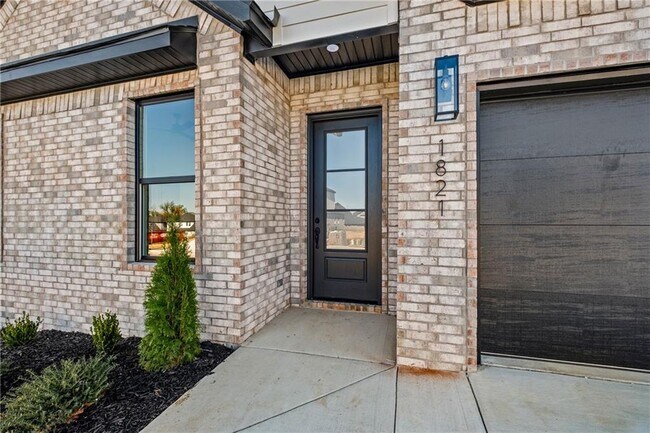 Building Photo - 1821 Peacock Rd