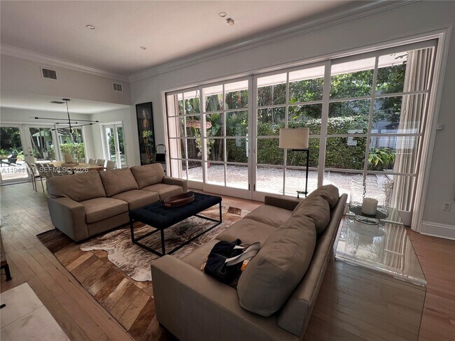 Building Photo - 2301 S Miami Ave