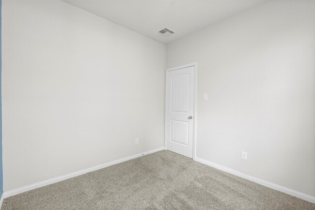 Building Photo - 13076 Laura Lake Dr