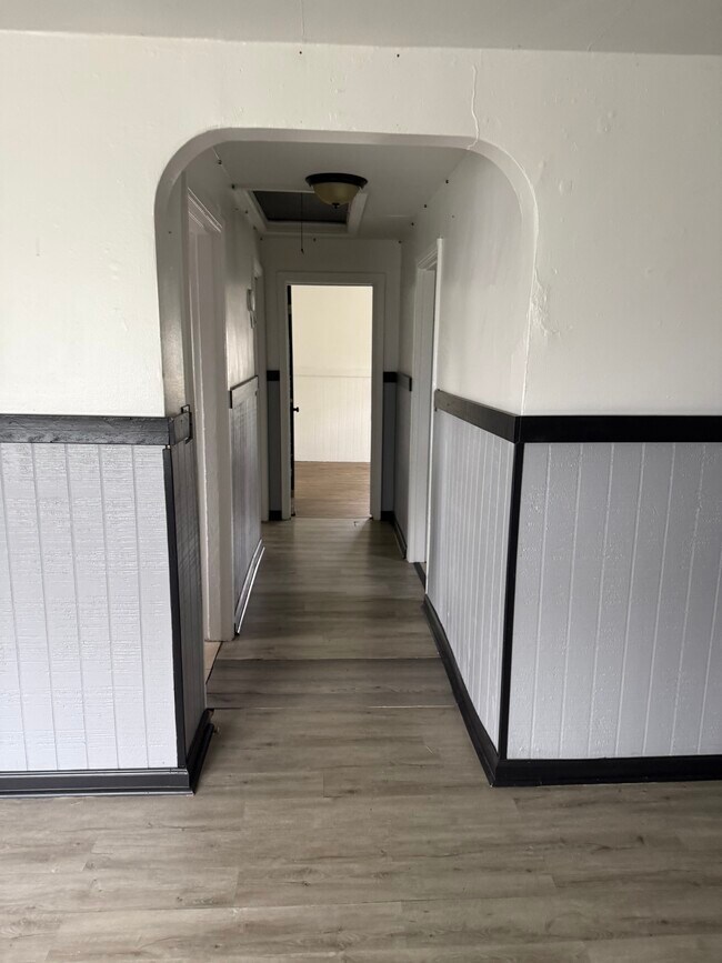 Building Photo - 319 Harding St