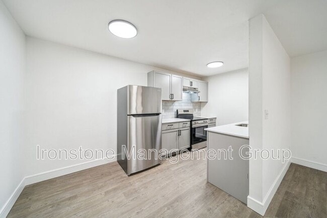 Building Photo - 3171 E 49th St