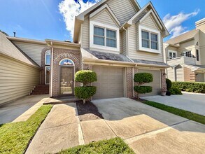 Building Photo - Gorgeous 3-Bedroom Condo in Virginia Beach