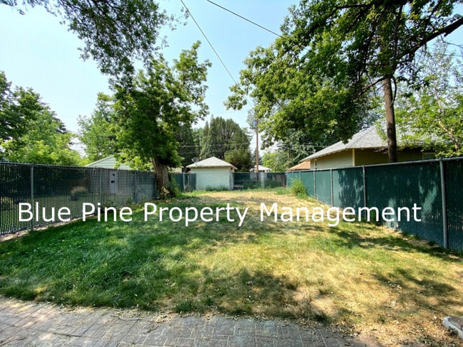 Building Photo - 619 S 11th Ave