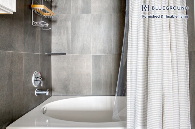 Building Photo - 2910 E 17th St