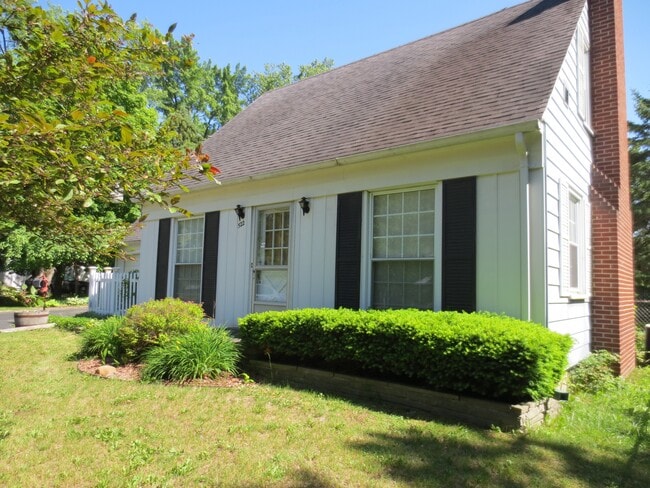 Building Photo - 522 E Atherton Rd