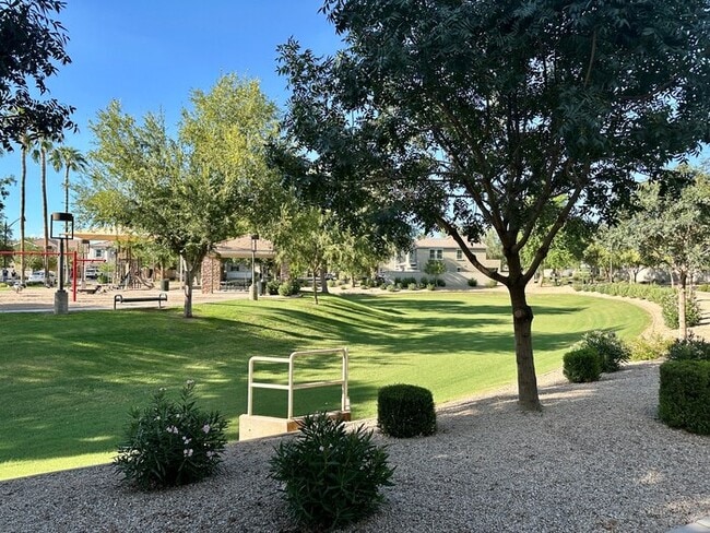 Building Photo - Completely adorable Gardens Community in G...