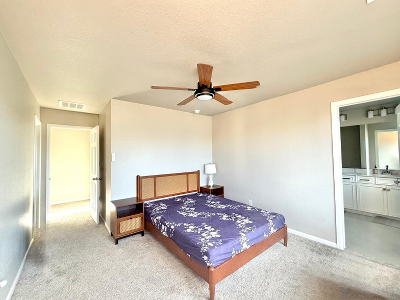 Building Photo - 18284 Grosbeak Pl