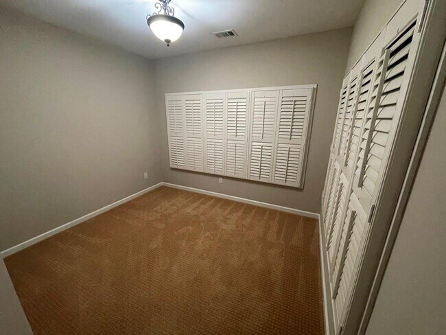 Building Photo - 12785 Doe Dr