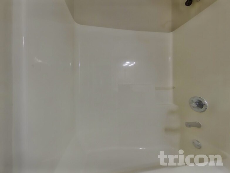 Building Photo - 1233 River Ridge Dr