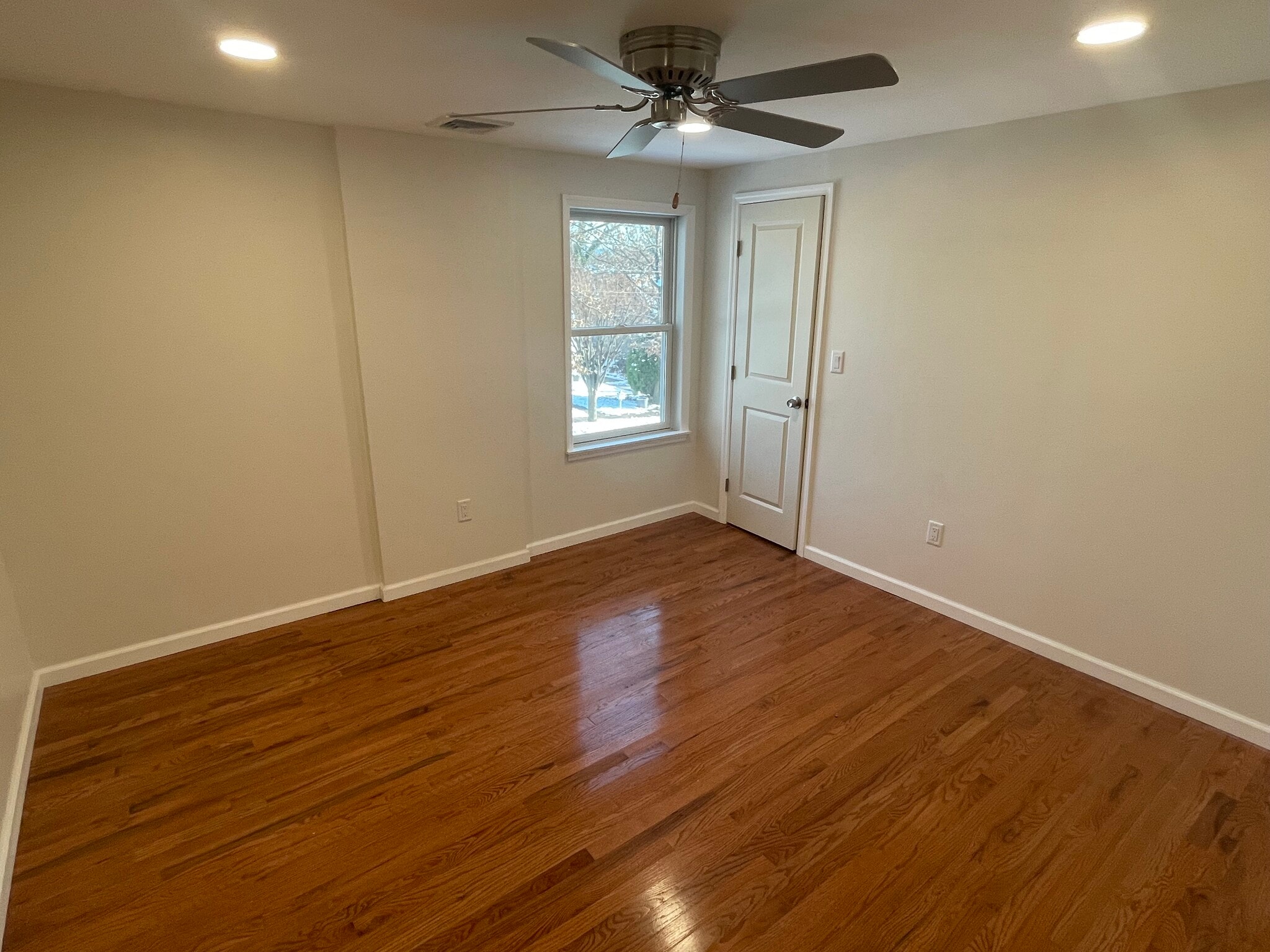 2nd Flr Bedroom - 576 John St