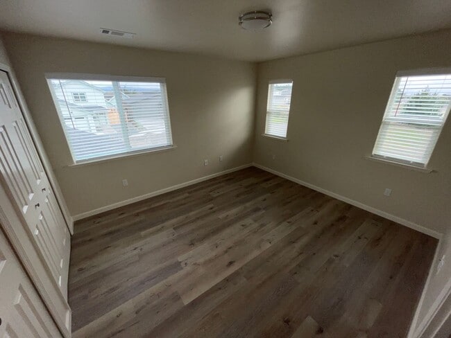 Building Photo - 1122 Chelsea Wy