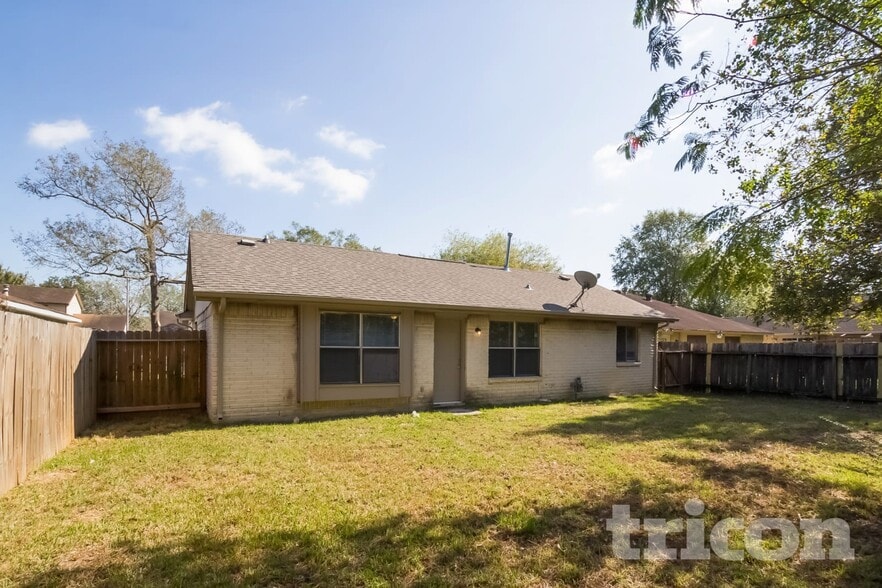Building Photo - 12211 Haroldson Forest Dr