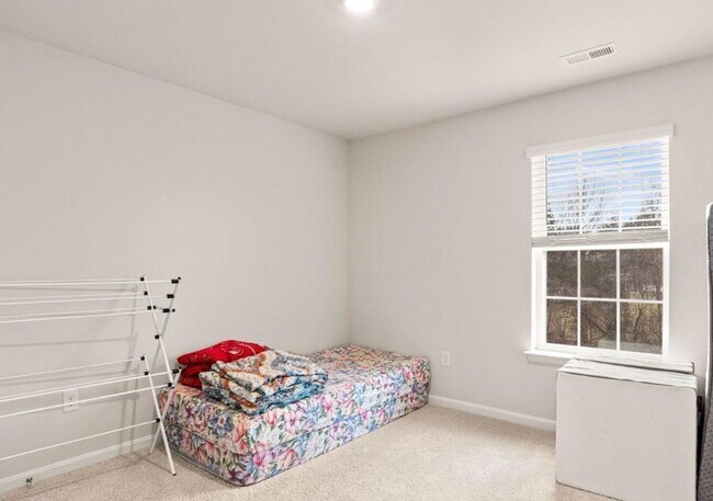 Building Photo - 310 Maple Run Dr