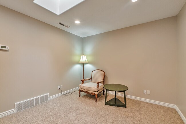 Building Photo - 1306 E 5250 S