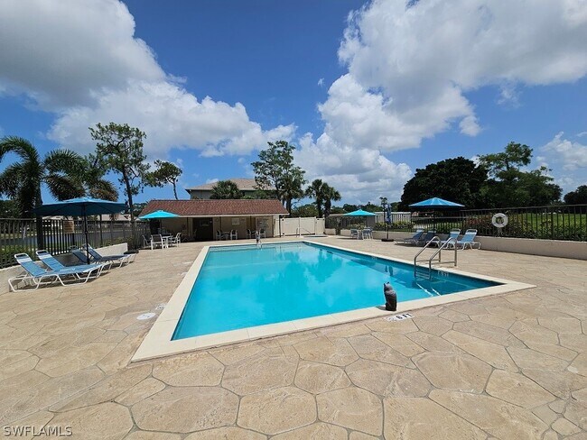 Building Photo - 460 Fox Haven Dr