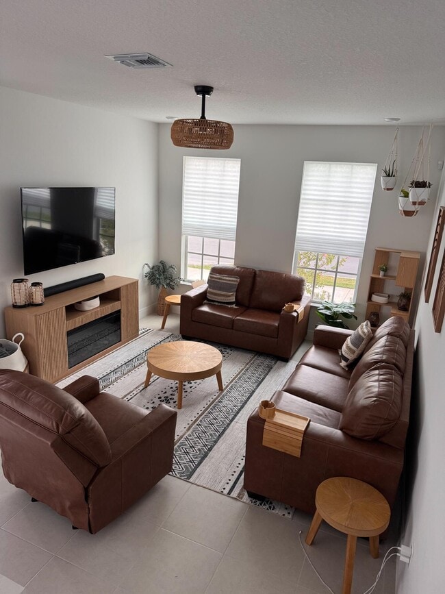 Building Photo - 930 SW Pr Ave