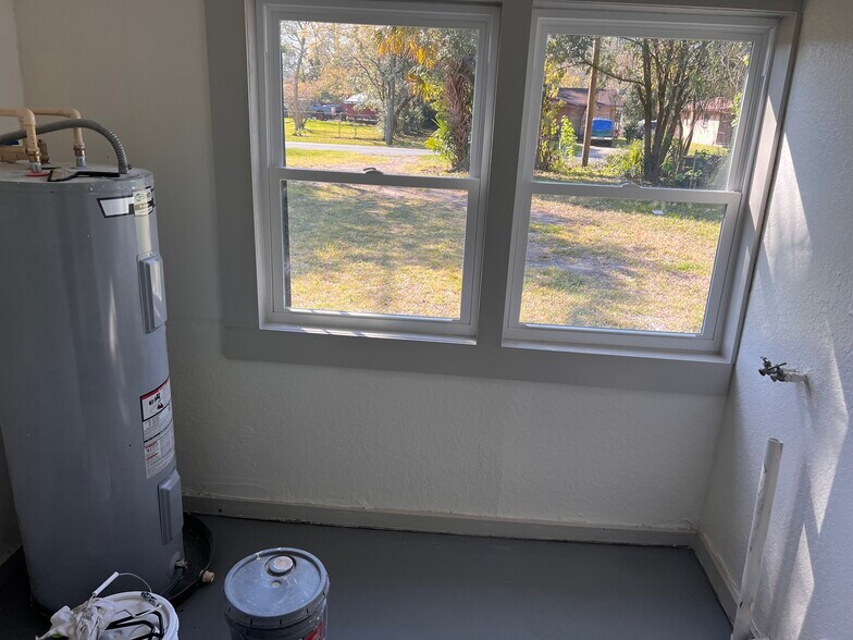 Laundry / storage - 2821 W 11th St