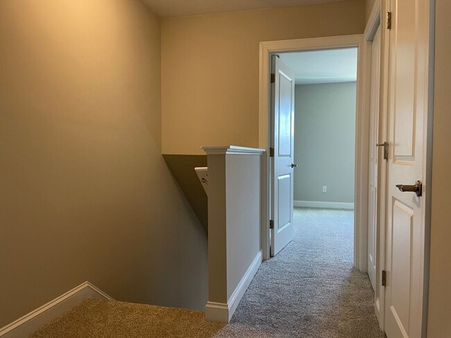 Building Photo - 3927 Newhall Dr NW