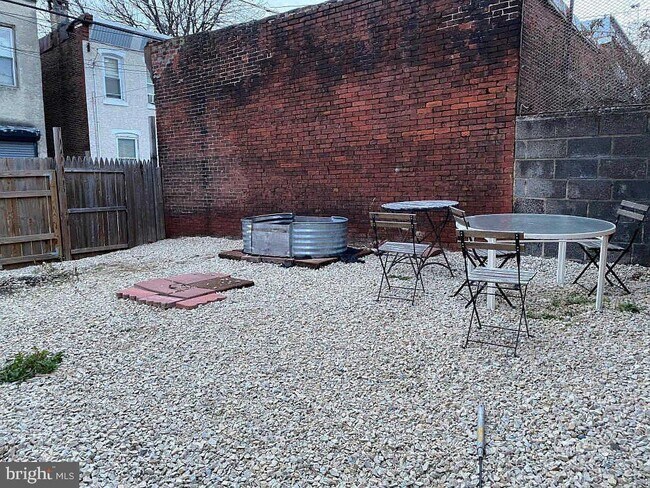 Building Photo - 2106 N Hancock St