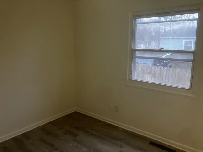 Building Photo - Charming 3BR Home with Beautiful Wood Floors