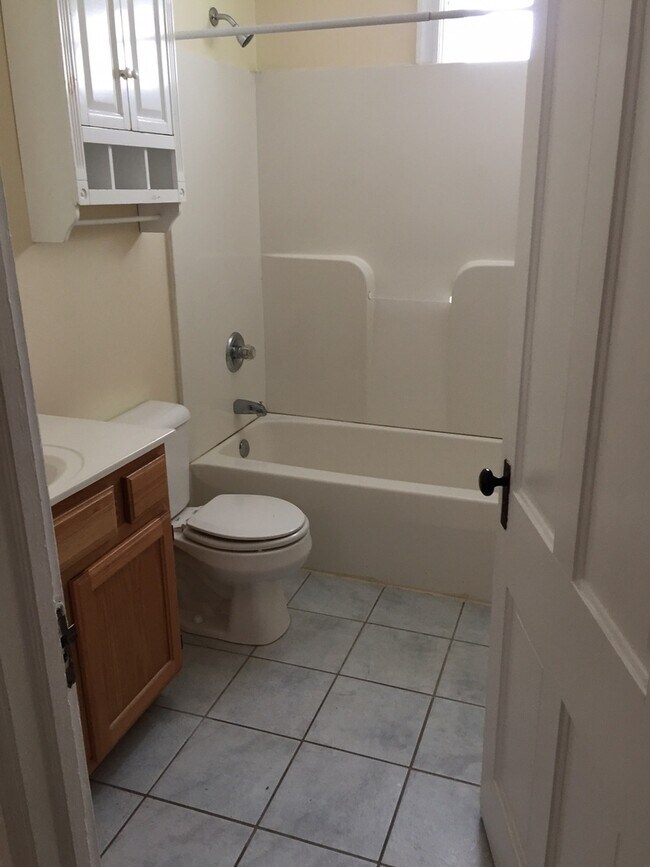 Building Photo - McCarty_Broad St Duplex_505-507