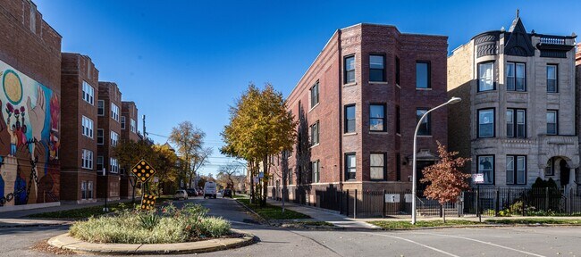 Primary Photo - 2606 W Le Moyne St